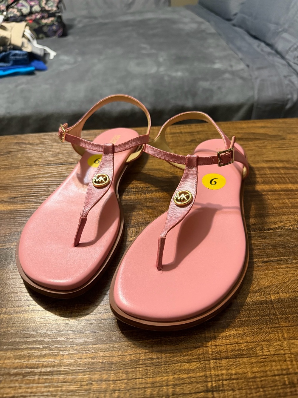 Michael Kors Mallory T-Strap Sandals Pink Gold Logo Flat Thong Size 9M